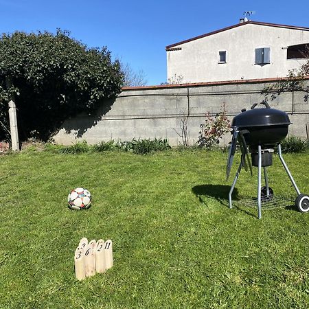 Appartement Tout Equipe 2 Chambres + Jardin Saix  エクステリア 写真
