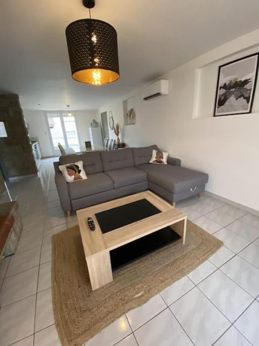 Appartement Tout Equipe 2 Chambres + Jardin Saix  エクステリア 写真
